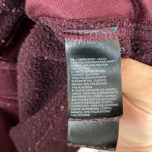 LThe North Face maroon soft jacket size Medium - Picture 6 of 9